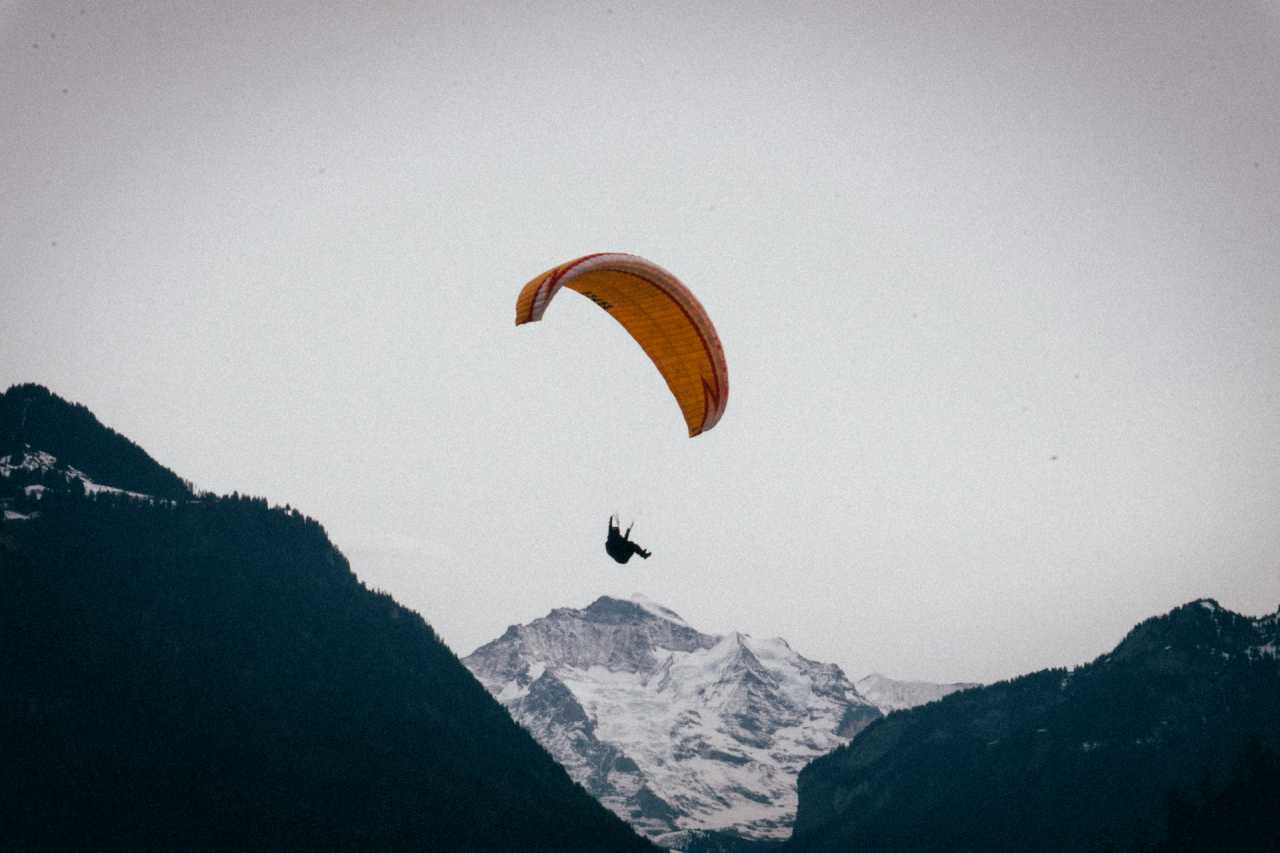 알프스 위를 떠도는 황홀한 체험 / 사진=unsplash
