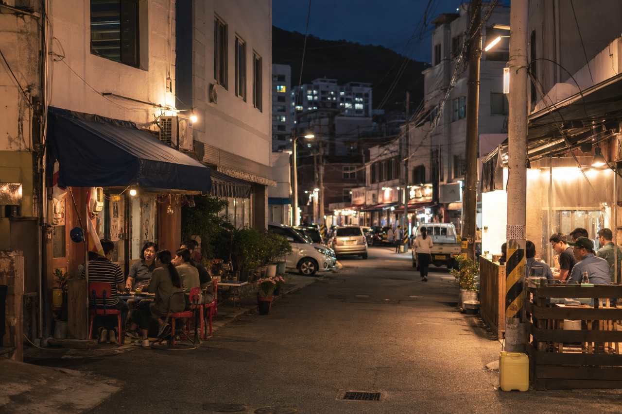 정량동과 무전동 다찌맛집 투어 골목 / 이해를 돕기 위한 ai이미지