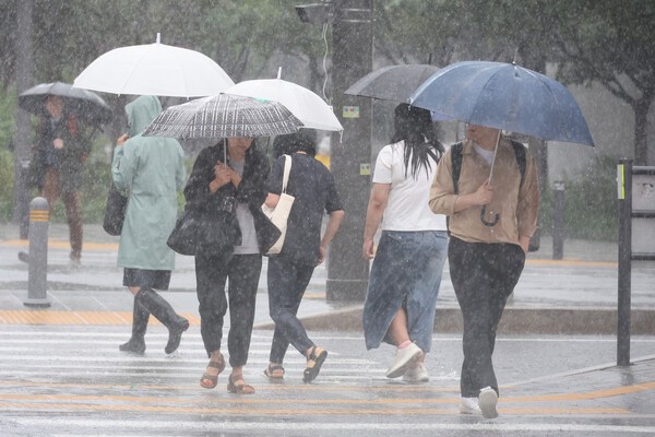 [기상속보]오늘날씨 전국 흐리고 중부 20∼80㎜ 장맛비 서울 낮 28도...주말,주간예보.연합뉴스 자료사진 