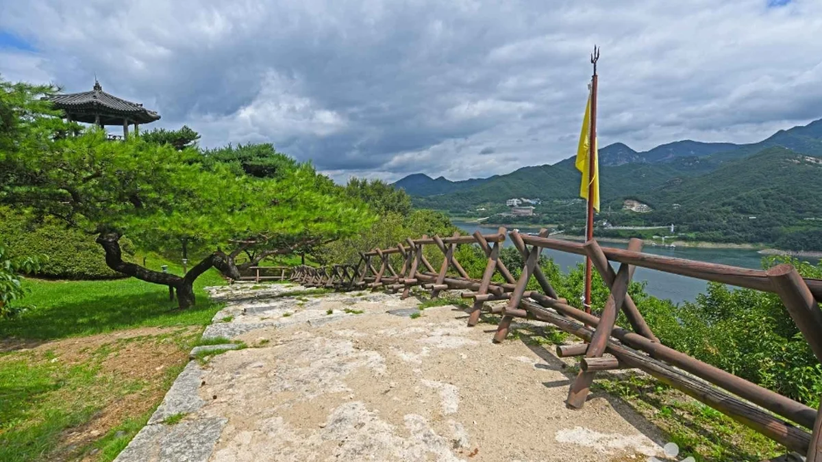 제천 청풍 망월산성