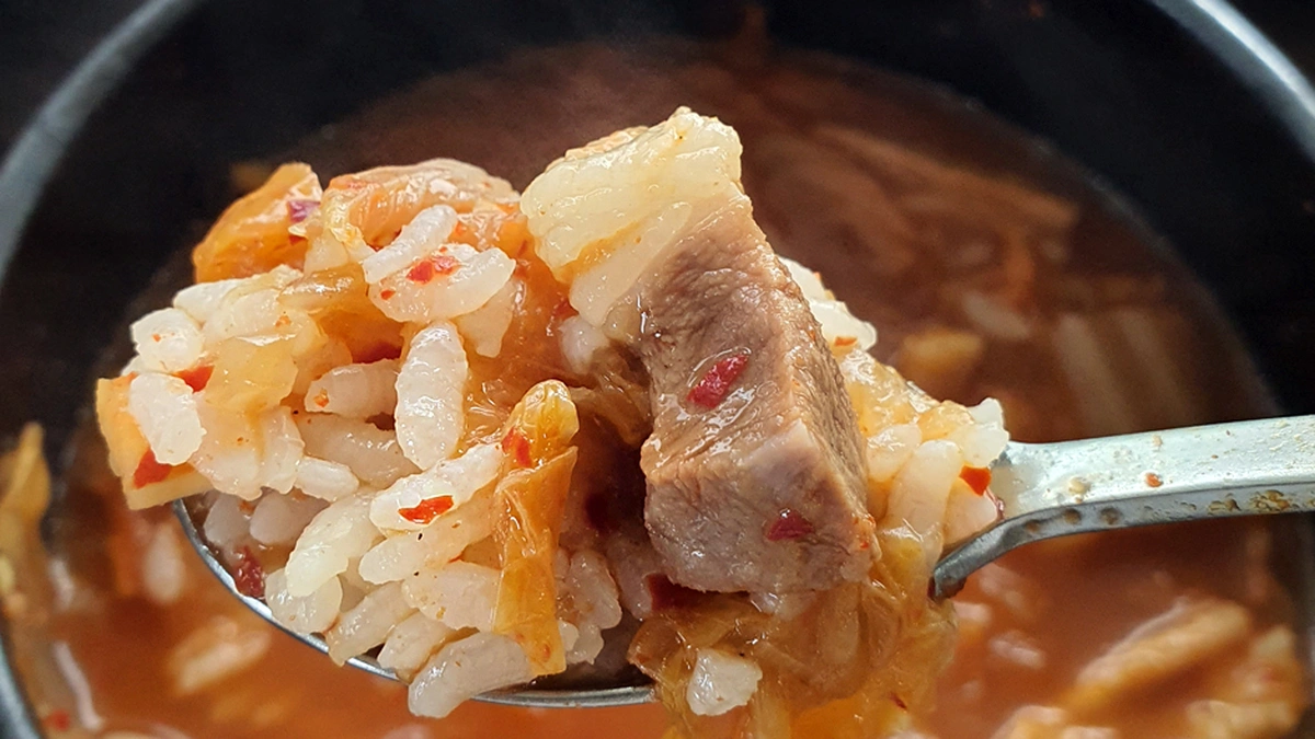 명품기사식당뚝다리김치찌개
