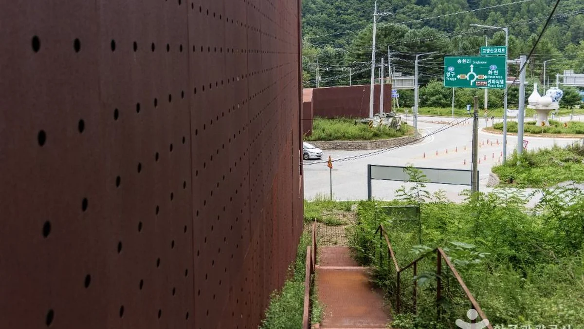 백석산지구 전투전적비