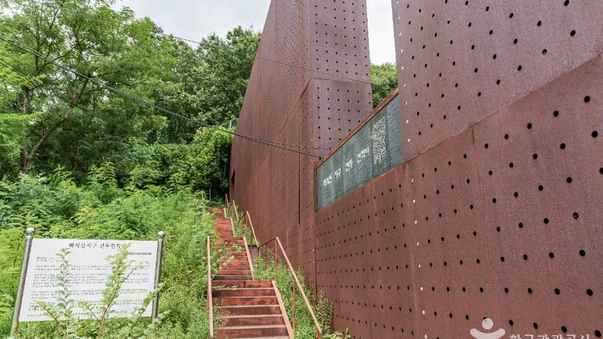 백석산지구 전투전적비