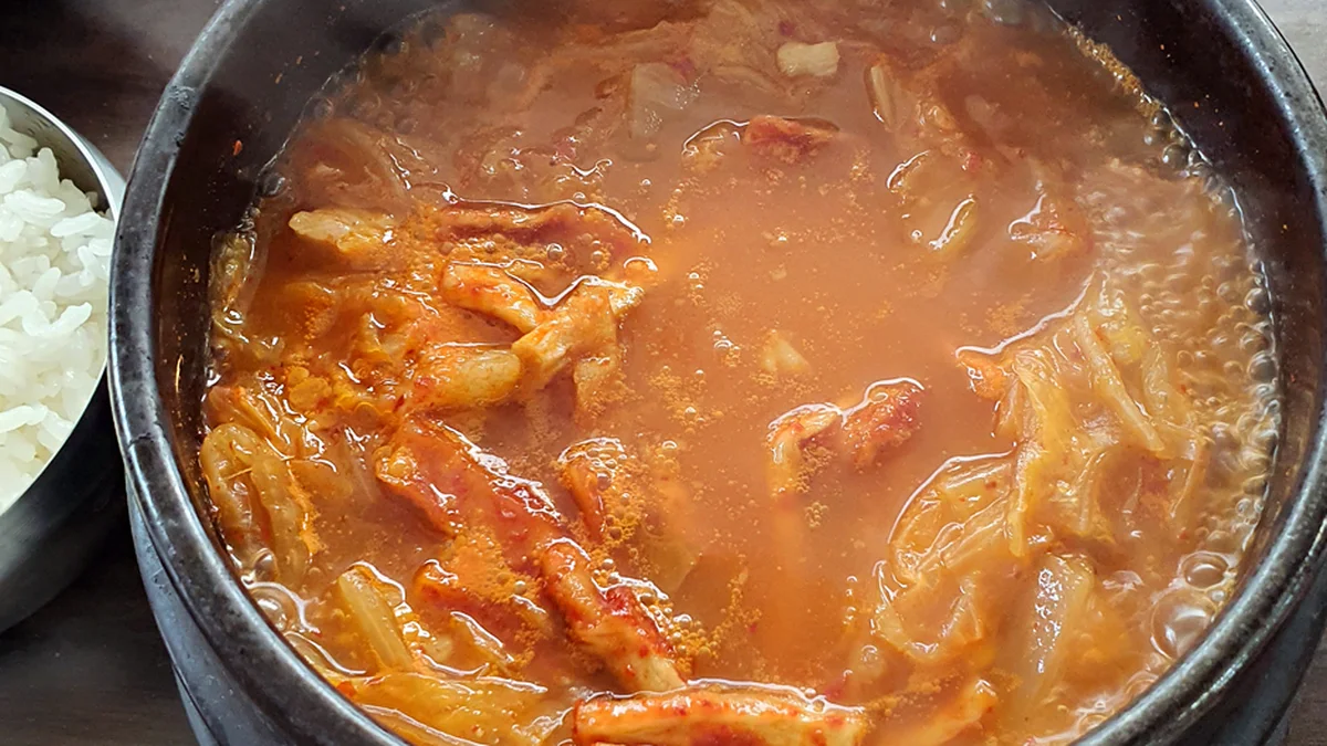 명품기사식당뚝다리김치찌개