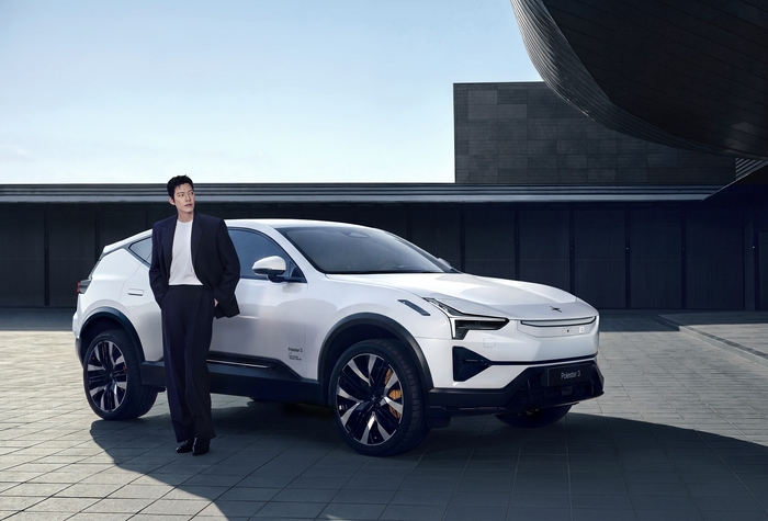 스웨덴 프리미엄 전기차 브랜드 폴스타(Polestar)가 브랜드 앰배서더 김우빈과 함께한 플래그십 전기 퍼포먼스 SUV ‘폴스타 3(Polestar 3)’의 신규 TVC를 공개하고 본격적인 국내 출시 캠페인에 나섰다. 사진 | 폴스타코리아