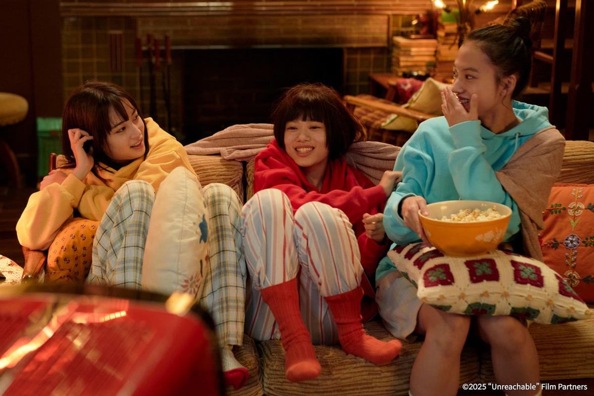 〈짝사랑 세계〉 (왼쪽부터) 미사키(히로세 스즈), 유카(스기사키 하나), 사쿠라(키요하라 카야)