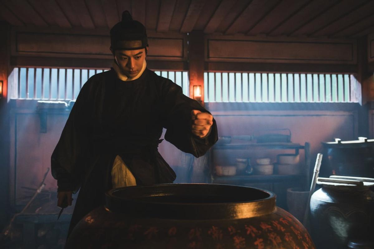 “귀(⻤)의 세계를 어떻게 표현할 것인가.” '동궁' 인터뷰 ② 김승규 조명감독