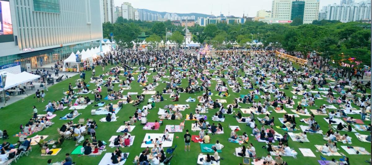 지난해 BIFAN 부천위조이치맥페스티벌에 모인 부천 시민들