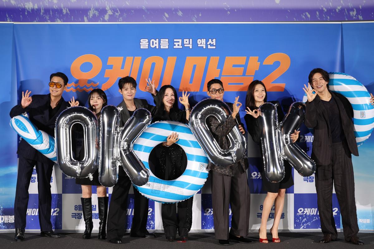 영화 '오케이 마담2' 제작발표회
배우 박성웅(왼쪽부터), 박진주, 려운, 엄정화, 배정남, 최수영, 이상윤이 13일 서울 용산구 CGV 용산점에서 열린 영화 '오케이 마담2' 제작발표회에서 포즈를 취하고 있다. 2026.7.13