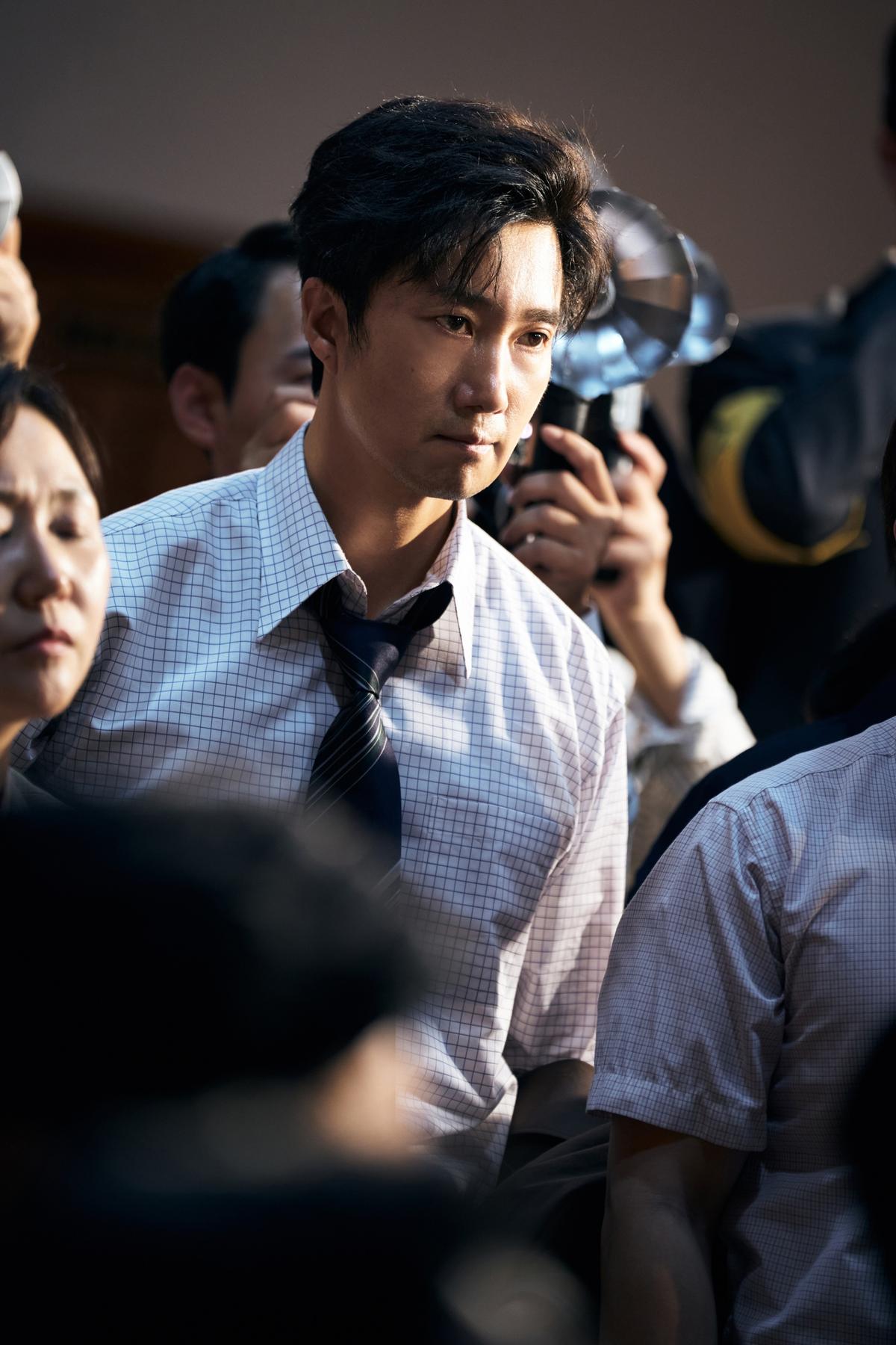 ‘암살자(들)’ 박해일, 신념의 언론인 변신! ‘재환’ 캐릭터 스틸 공개!