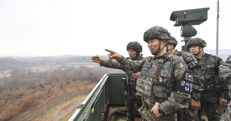 북한, 군사분계선 '80m'까지 내려와...국방부 