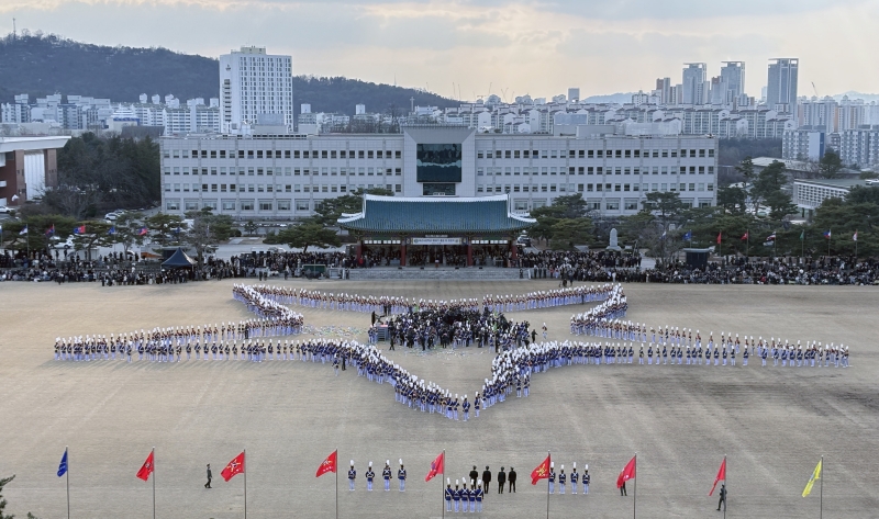 軍 구조는 그대로, 사관학교만 통합 … 李 정부 '안보 실험'에 쏠린 우려와 의구심 | 뉴데일리