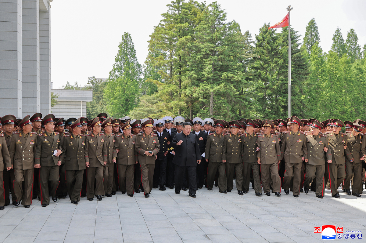 일본 매체 “북한군, 군사분계선 근처에서 전술도로 연장 시도” - 경향신문
