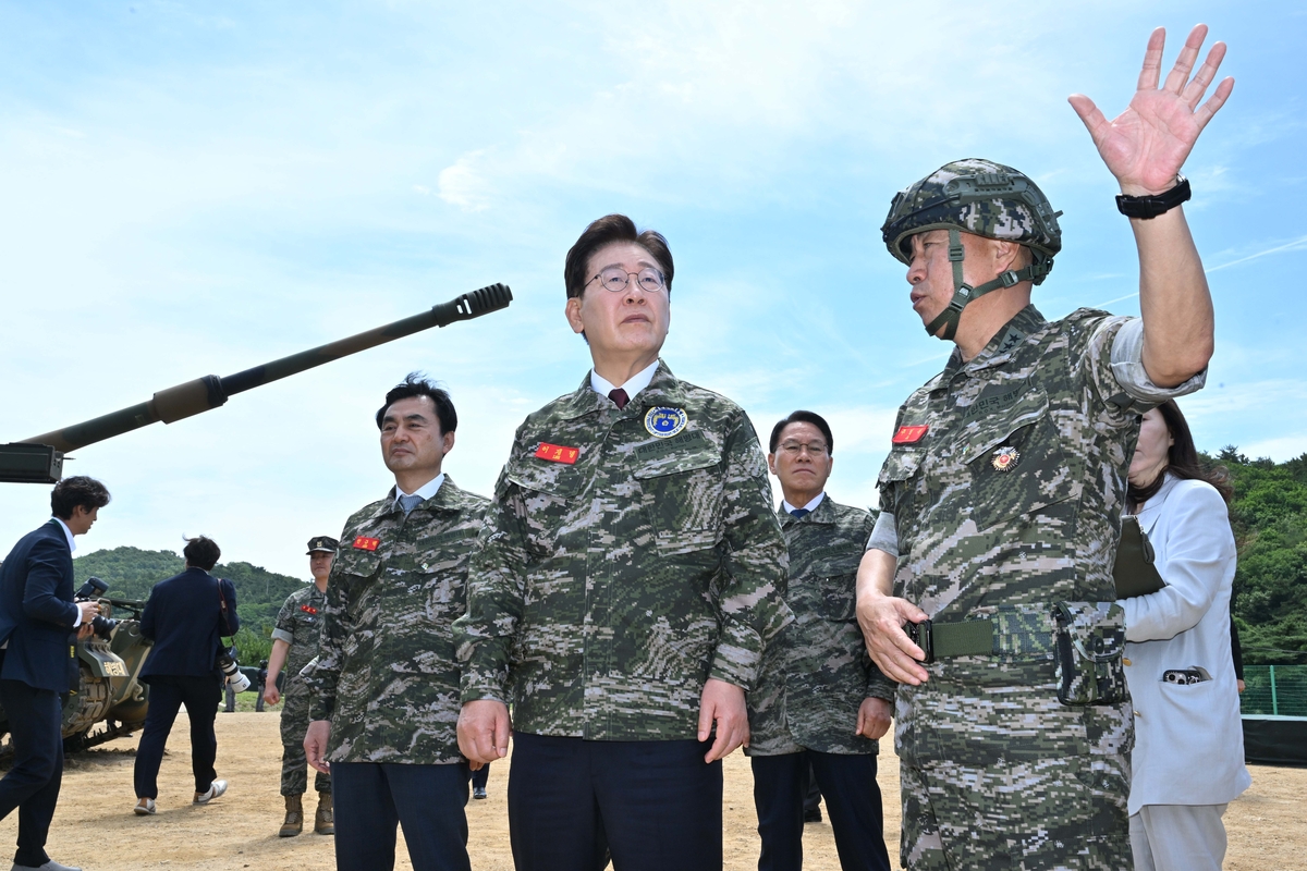사설]'기술군 중심' 국방 혁신 위해 선택적 모병제 검토할 만하다 - 경향신문