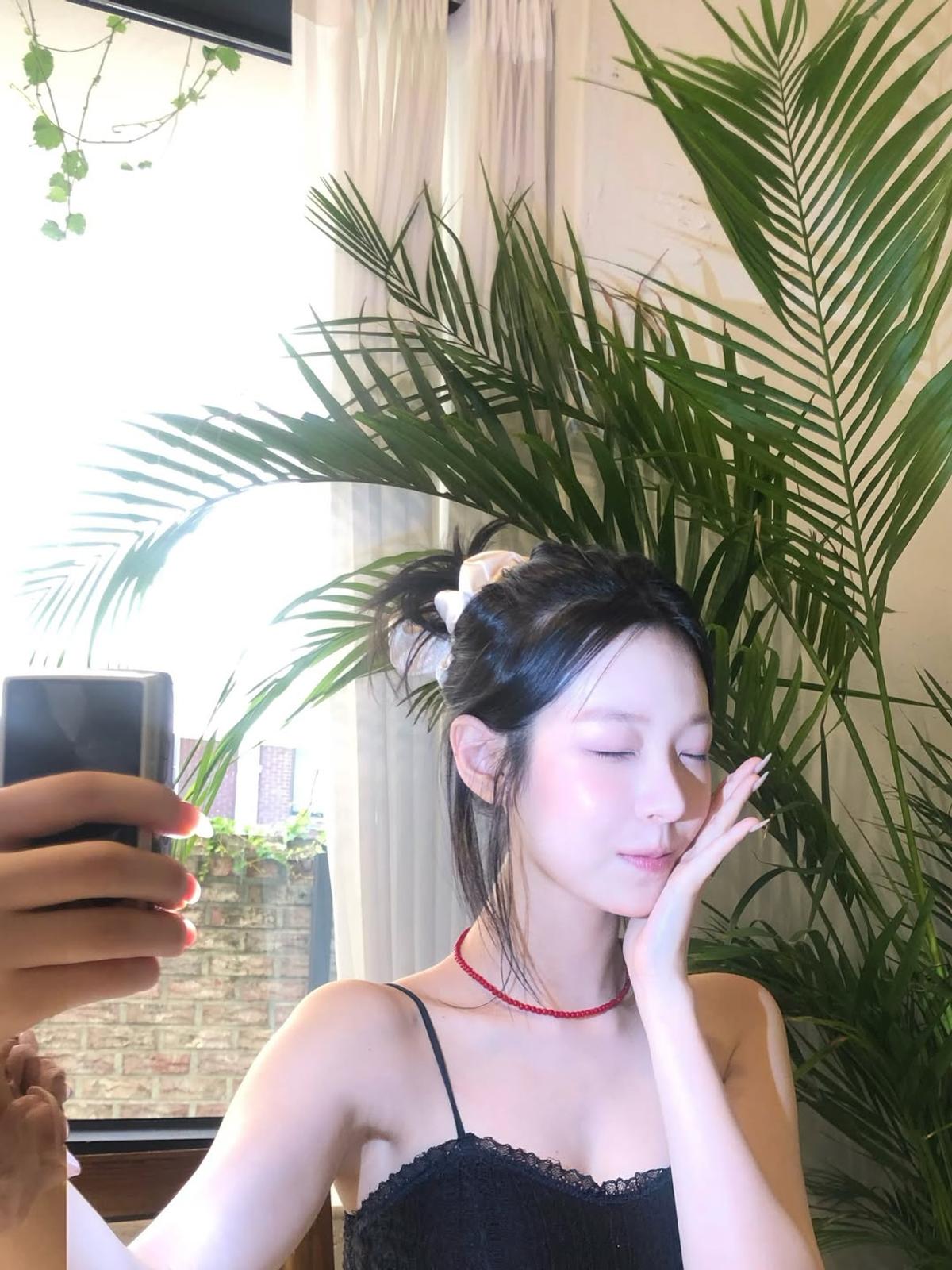 笑顔の天使” fromis_9の末っ子が公開した飾らない日常セルフィーに注目