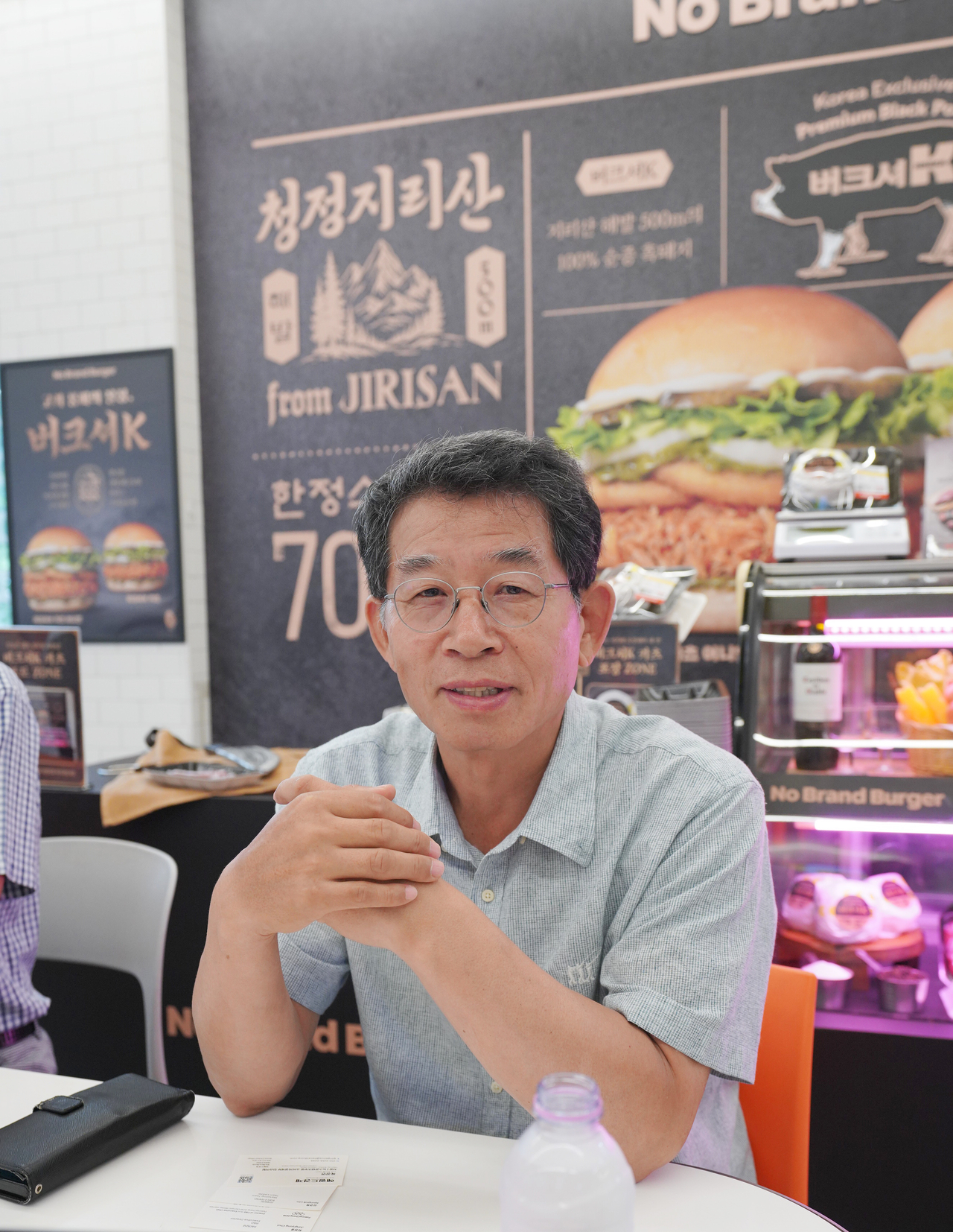 박화춘 박사는 “흑돼지 버크셔를 미국에서 들여와 순종 교배하면서 한국 환경에 맞게 개량했다”고 말했다. ‘버크셔 K’는 일반 흑돼지 품종보다 불포화지방, 근섬유 가닥수, pH 수치 등이 개선됐다. [신세계푸드 제공]