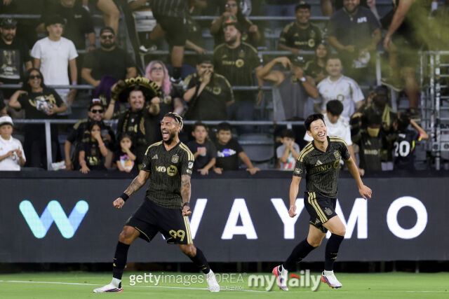 손흥민과 부앙가가 레알 솔트레이크와의 2026시즌 MLS 경기에서 환호하고 있다./게티이미지코리아