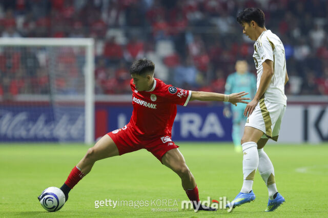 LAFC의 손흥민(오른쪽)이 7일 멕시코 톨루카에서 열린 2026시즌 북중미축구연맹 챔피언스컵 4강 2차전에서 선발 출전했다./게티이미지코리아