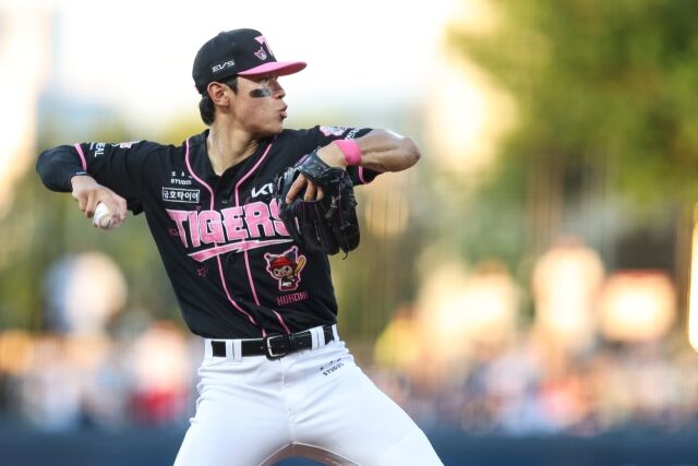 KIA 타이거즈 김도영이 26일 광주 KIA챔피언스필드에서 열린 키움 히어로즈와의 홈 경기서 수비하고 있다./KIA 타이거즈 제공