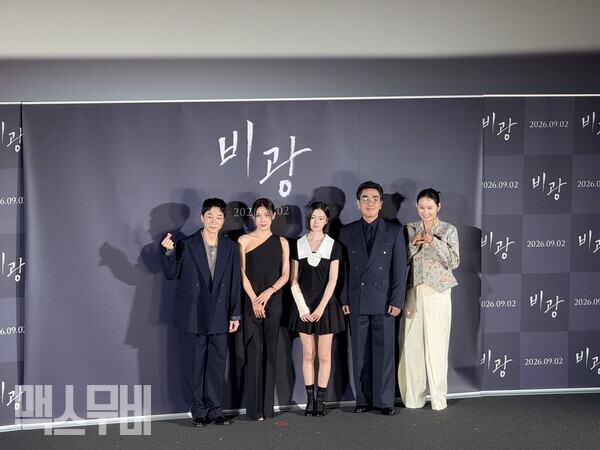 (왼쪽부터) 김영민, 하지원, 김시아, 류승룡, 김선영