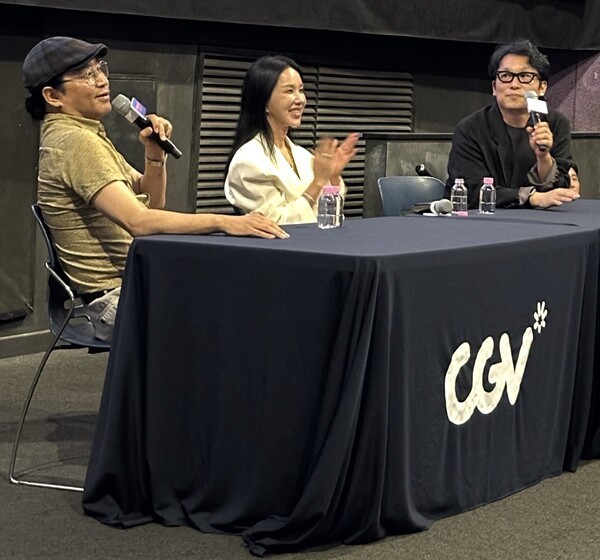 (왼쪽부터) 김한민 감독, 엄정화, 이철하 감독 [사진=CJ CGV]