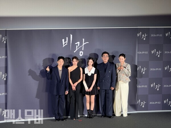 (왼쪽부터) 김영민, 하지원, 김시아, 류승룡, 김선영