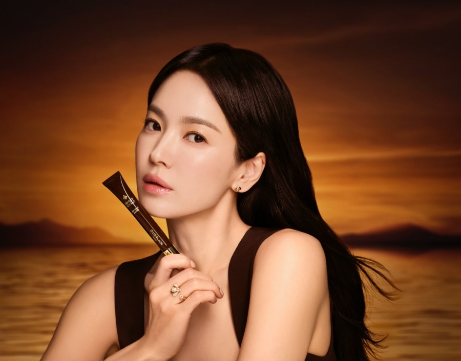송혜교, AI도 못 빚어낼 미모…화보 자태에 그저 감탄 뿐