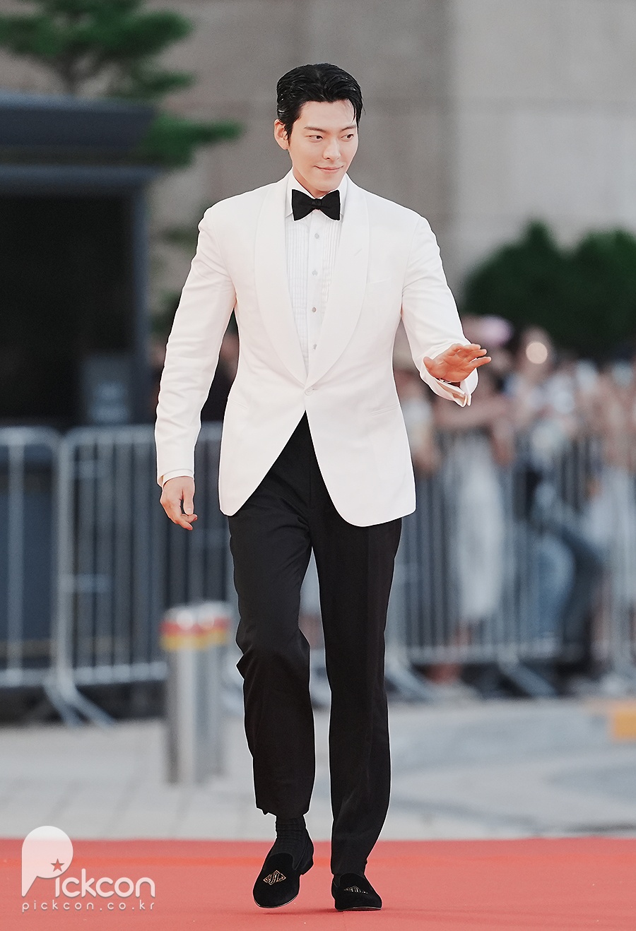 '신민아♥' 김우빈, 새 신랑의 가벼운 발걸음 [제5회 청룡시리즈어워즈]