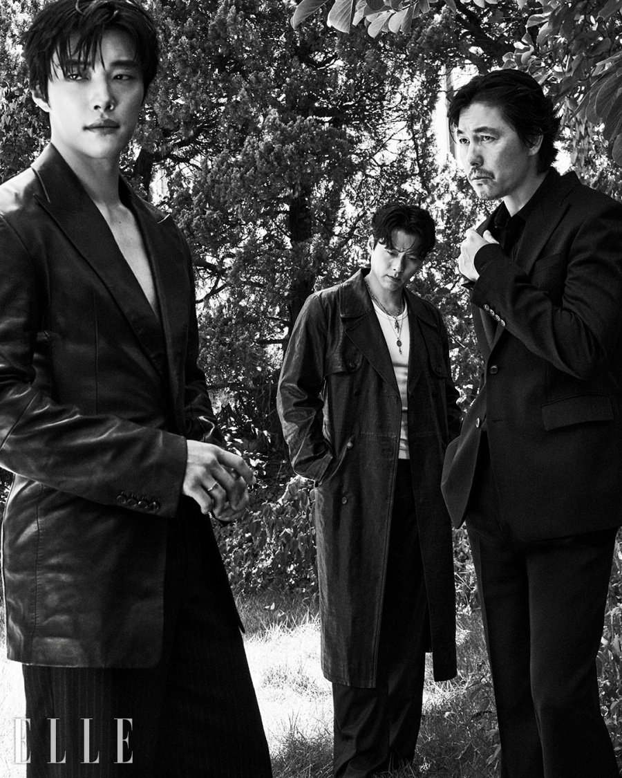 욕조에 누운 정우성→쩍벌 현빈…'메인코2' 흑백 무드 속 강렬 카리스마 [화보]