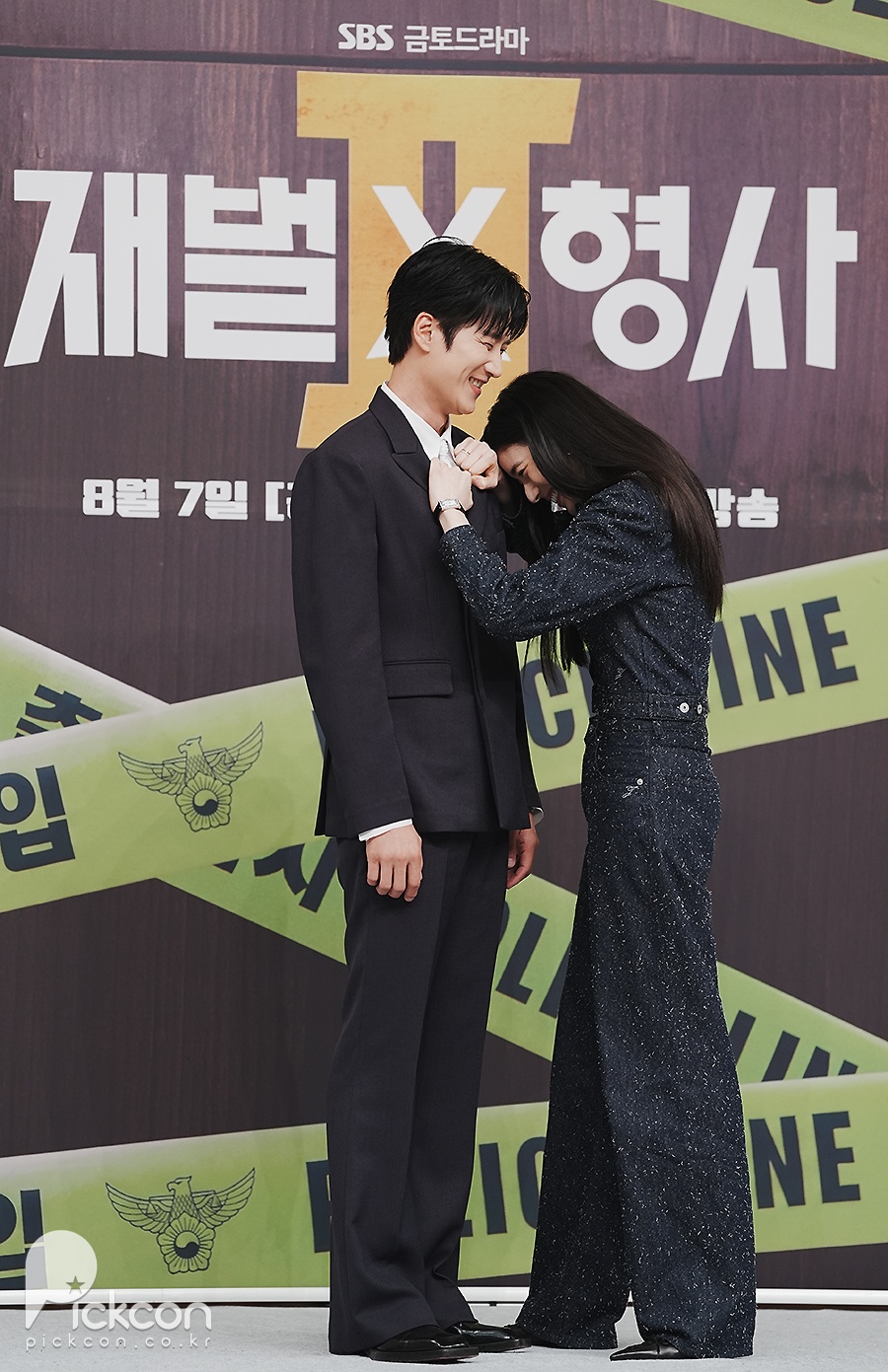 안보현 멱살 쥔 정은채…본격 '잡도리 케미' 예고하는 '재벌X형사2' (포토)