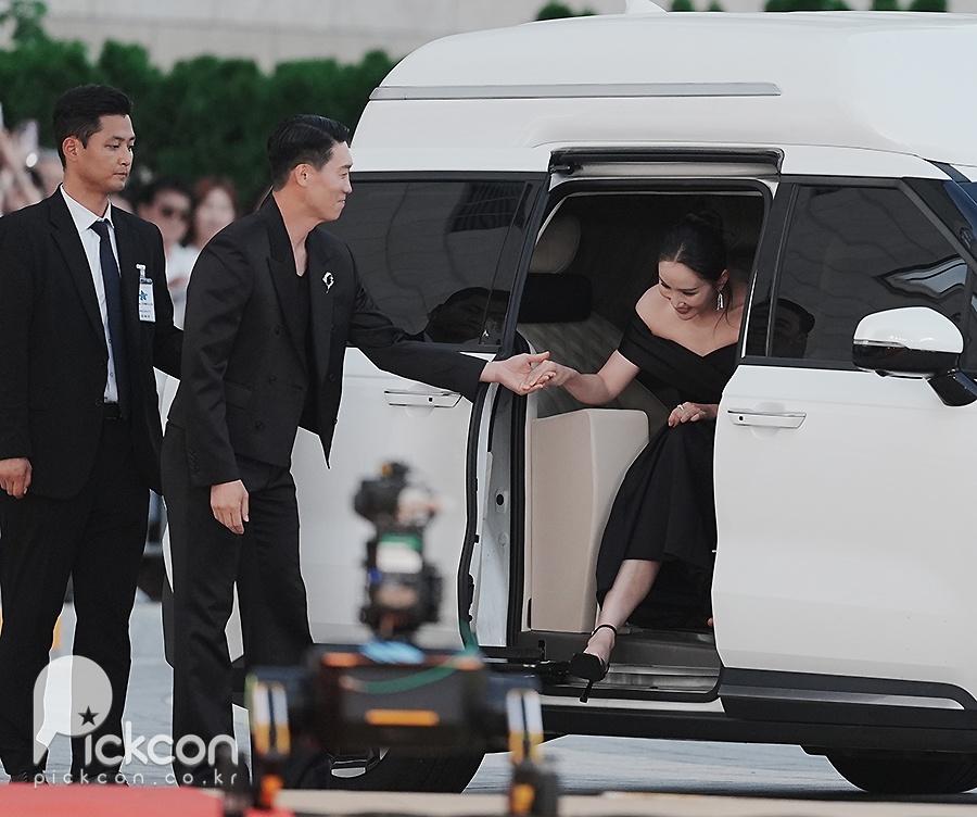 진선규♥박보경, 눈만 마주쳐도 웃음이 나와 [제5회 청룡시리즈어워즈]