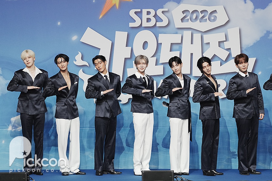 꽃을 든 민기 옆 에이티즈, 이렇게 깜찍해도 되나요 [2026 SBS 가요대전 Summer]