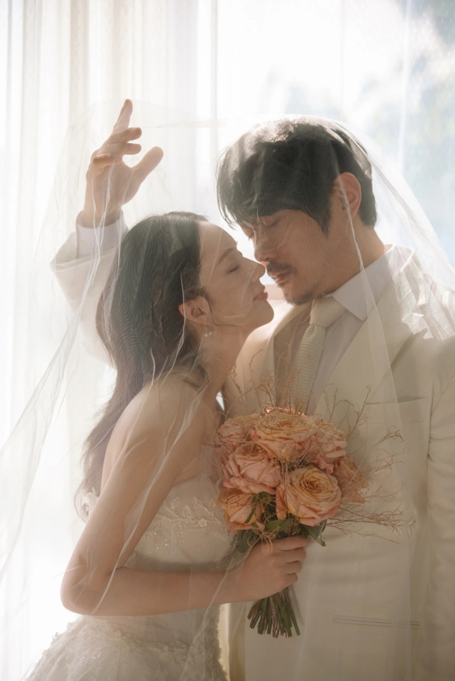 KCM, 15년 만에 올리는 결혼식 앞두고 웨딩사진 공개 \