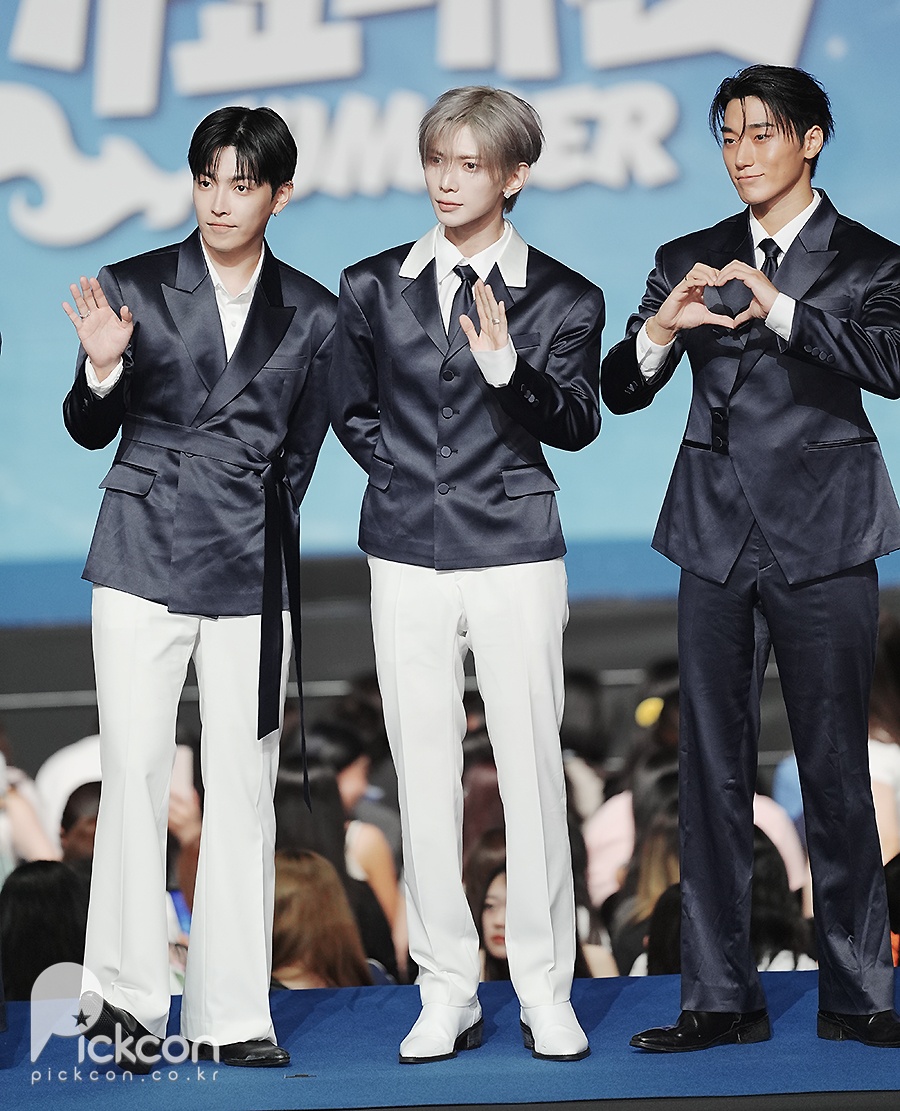 꽃을 든 민기 옆 에이티즈, 이렇게 깜찍해도 되나요 [2026 SBS 가요대전 Summer]