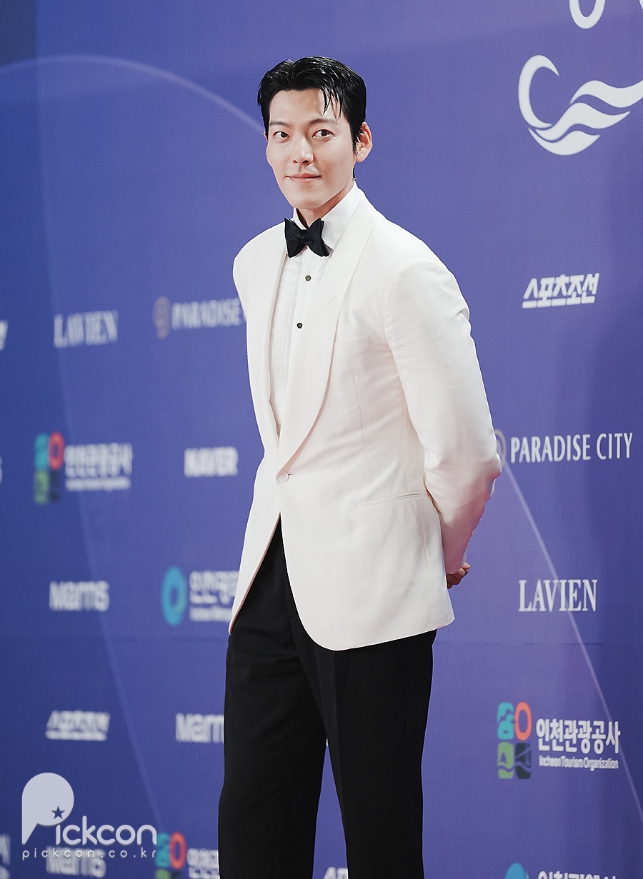 '신민아♥' 김우빈, 새 신랑의 가벼운 발걸음 [제5회 청룡시리즈어워즈]