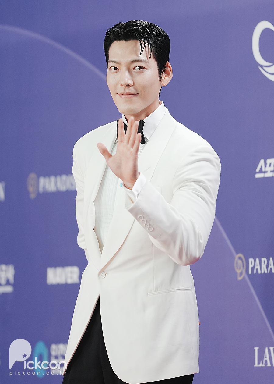 '신민아♥' 김우빈, 새 신랑의 가벼운 발걸음 [제5회 청룡시리즈어워즈]