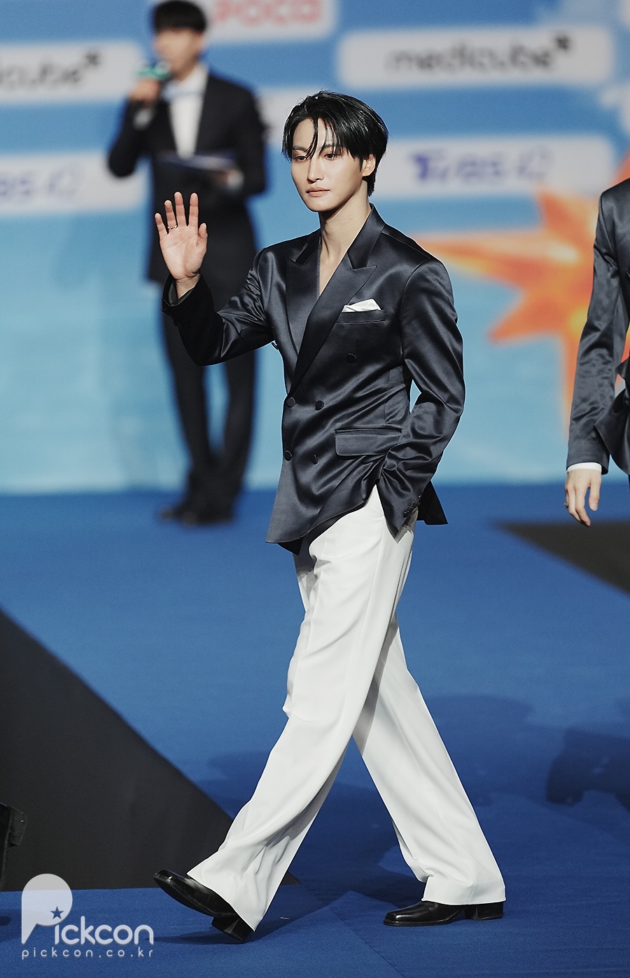 꽃을 든 민기 옆 에이티즈, 이렇게 깜찍해도 되나요 [2026 SBS 가요대전 Summer]
