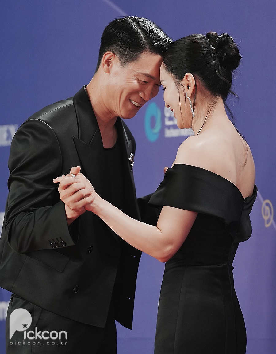 진선규♥박보경, 눈만 마주쳐도 웃음이 나와 [제5회 청룡시리즈어워즈]