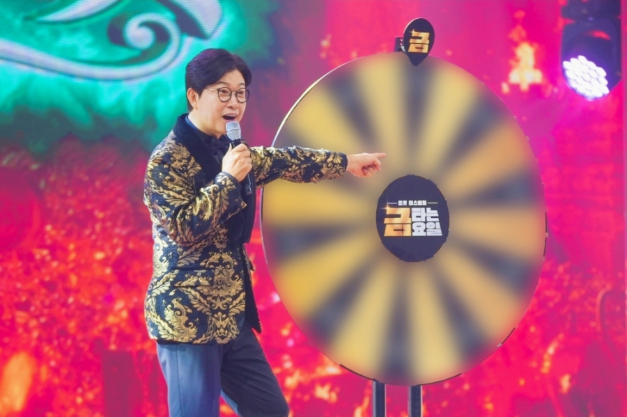 眞 안성훈, '금타는 금요일' 새 MC 합류…첫 녹화부터 김성주에게 옐로카드