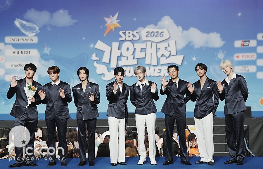 꽃을 든 민기 옆 에이티즈, 이렇게 깜찍해도 되나요 [2026 SBS 가요대전 Summer]
