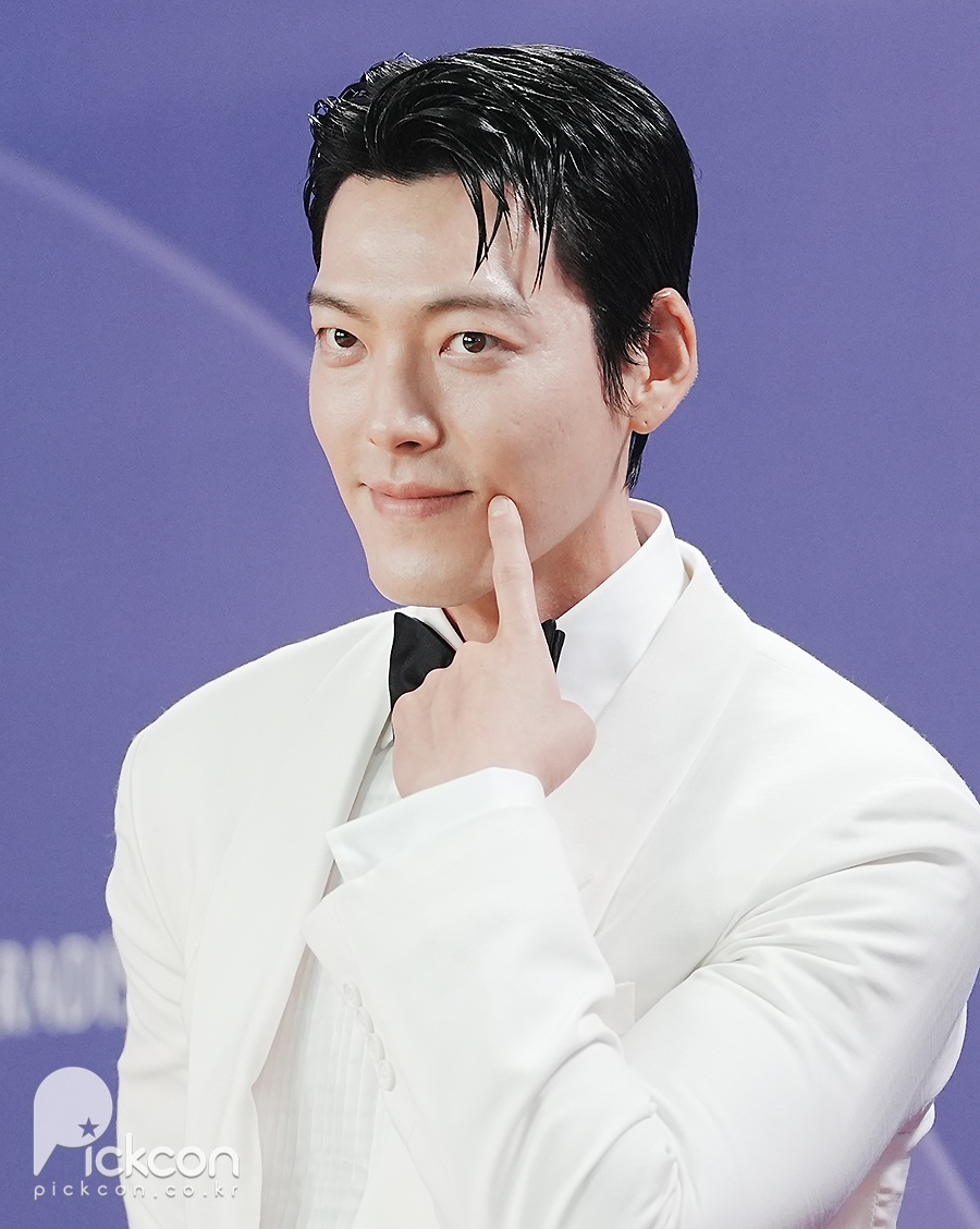 '신민아♥' 김우빈, 새 신랑의 가벼운 발걸음 [제5회 청룡시리즈어워즈]