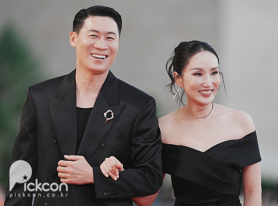 진선규♥박보경, 눈만 마주쳐도 웃음이 나와 [제5회 청룡시리즈어워즈]