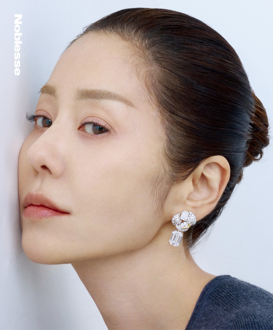 '56세' 고현정, 트임 드레스 사이 초슬림 각선미…찬란한 아름다움 [화보]