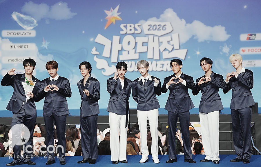 꽃을 든 민기 옆 에이티즈, 이렇게 깜찍해도 되나요 [2026 SBS 가요대전 Summer]