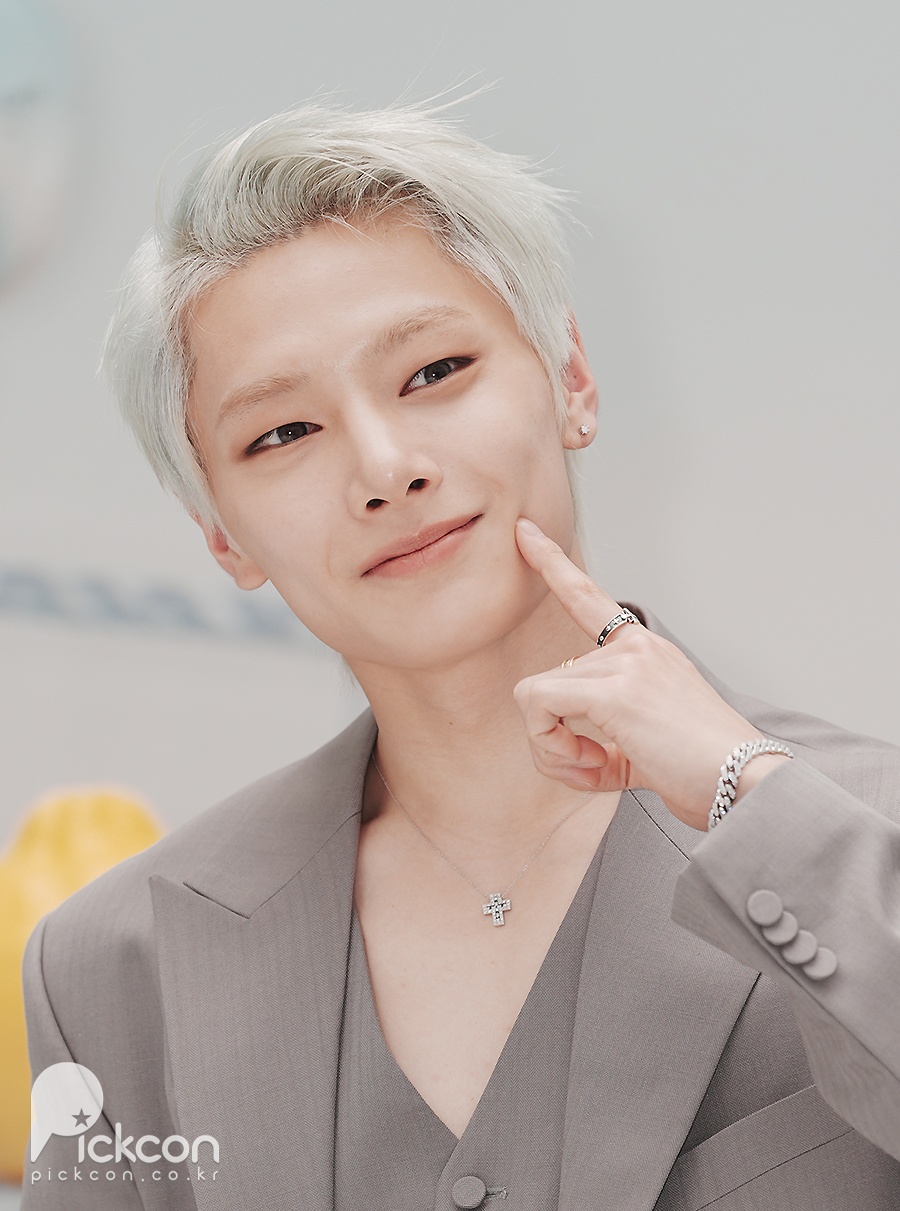 스트레이 키즈 아이엔, 강렬 비주얼로 등장해 '막내美 뿜뿜' (포토)