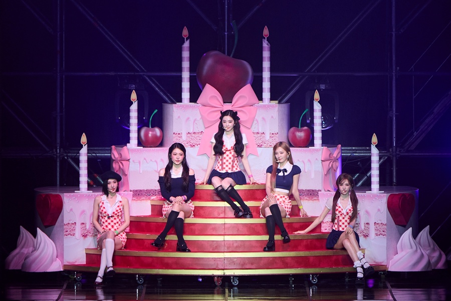 '2년 만에 완전체 컴백' 레드벨벳 \
