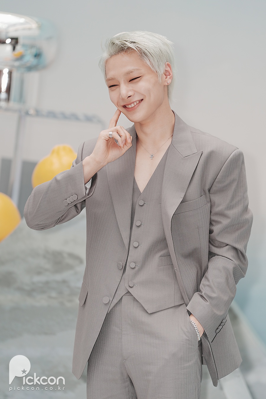스트레이 키즈 아이엔, 강렬 비주얼로 등장해 '막내美 뿜뿜' (포토)