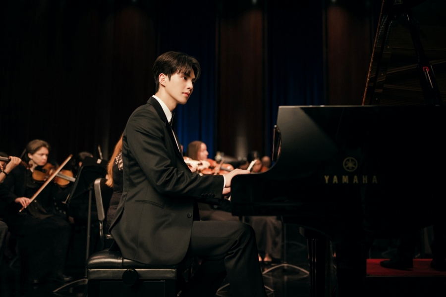 피아니스트 송강X이준영, 벌써 아름다운 연주…'포핸즈' 공연 팸플릿 공개
