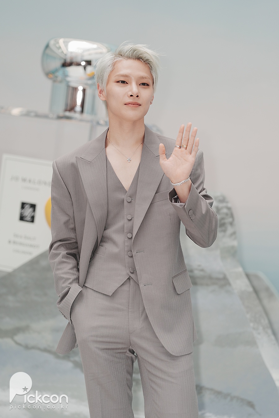 스트레이 키즈 아이엔, 강렬 비주얼로 등장해 '막내美 뿜뿜' (포토)