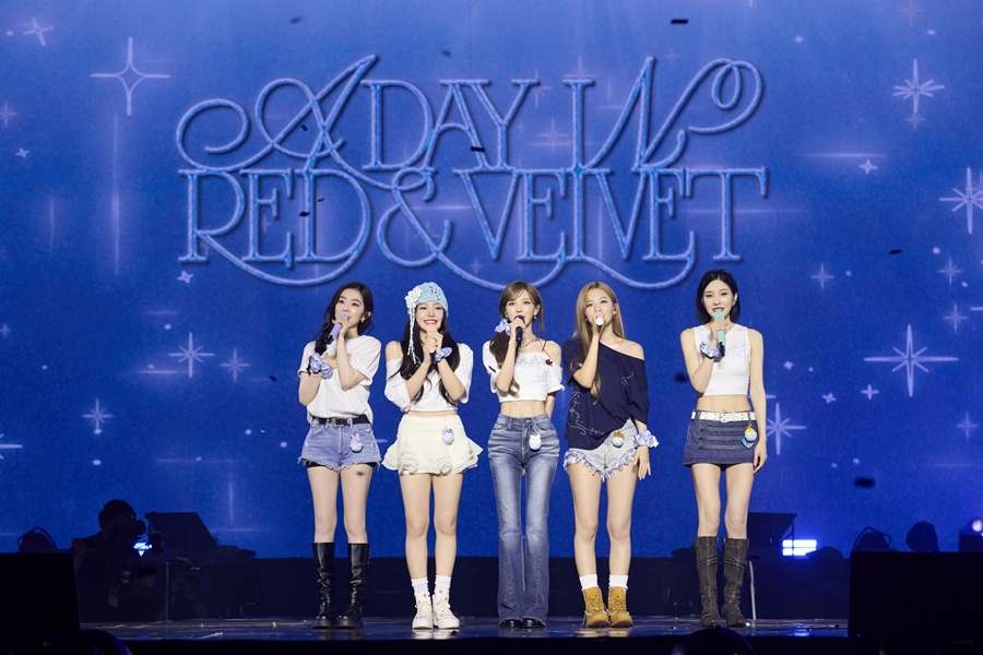 '2년 만에 완전체 컴백' 레드벨벳 \